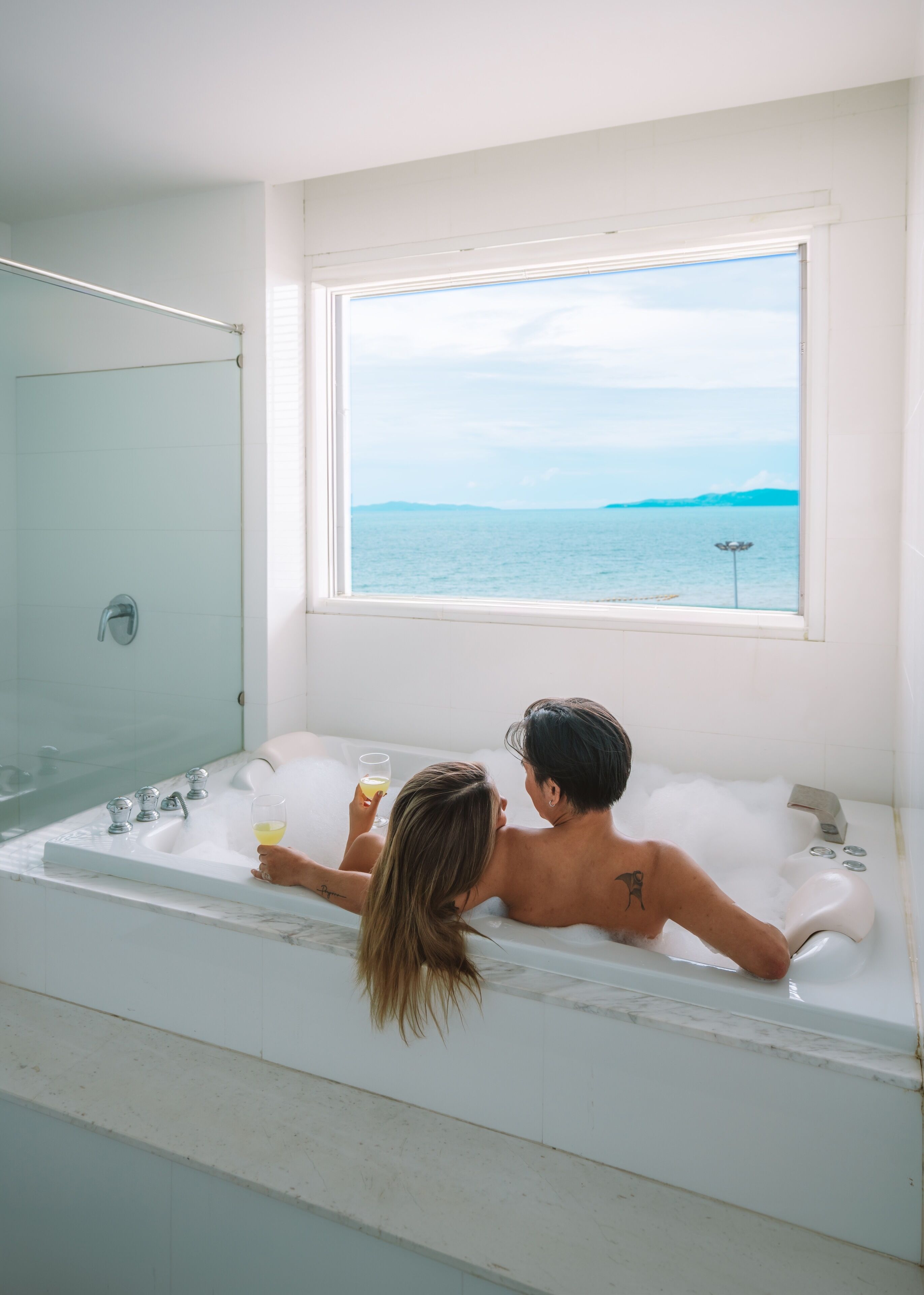 North Wing Suite Hihg Floor Start 4th -6th | 浴室 | 獨立浴缸及淋浴設備、免費梳洗用品、風筒、浴袍