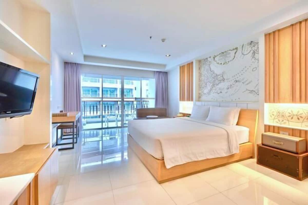 1 bedroom, premium bedding, minibar, in-room safe
