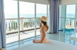South Wing Suite | NÀkymÀ parvekkeelta