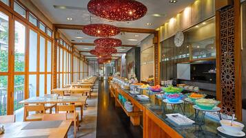 Petit déjeuner buffet servi tous les jours en supplément