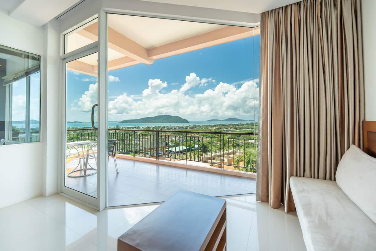 Grand Double or Twin Room, 1 Double or 2 Single Beds, Sea View | Premium bedding, in-room safe, desk, blackout curtains