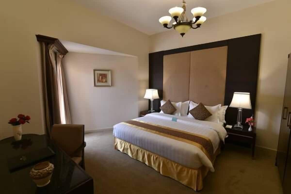 Iron/ironing board, rollaway beds, free WiFi