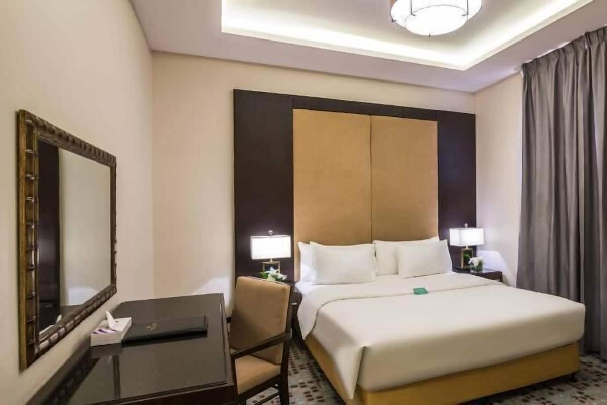 Iron/ironing board, rollaway beds, free WiFi