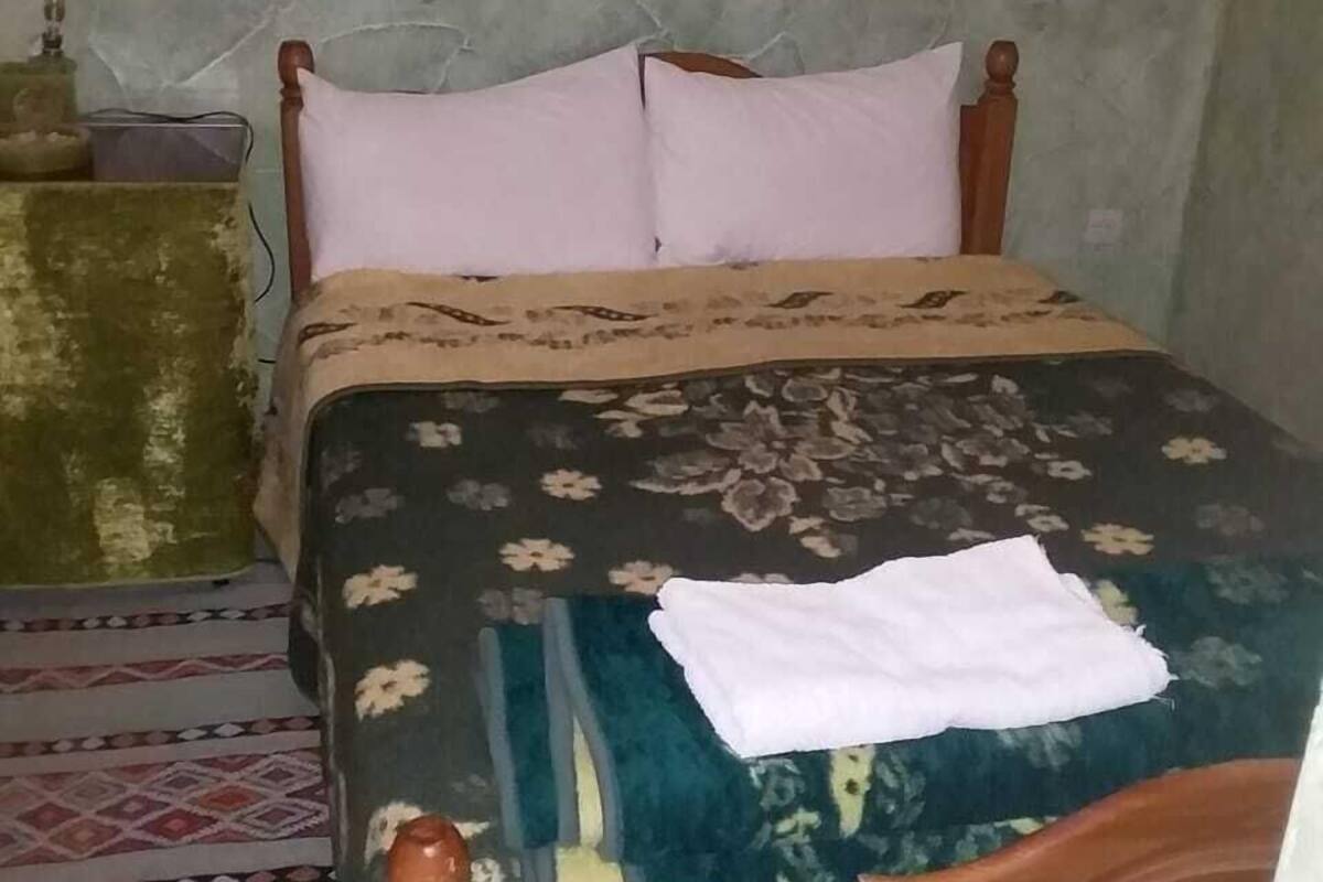 Double Room | Desk, iron/ironing board, rollaway beds, free WiFi