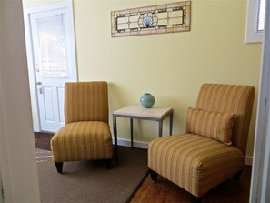 Mökki, 1 keskisuuri parisänky | Oleskelualue | Taulutelevisio