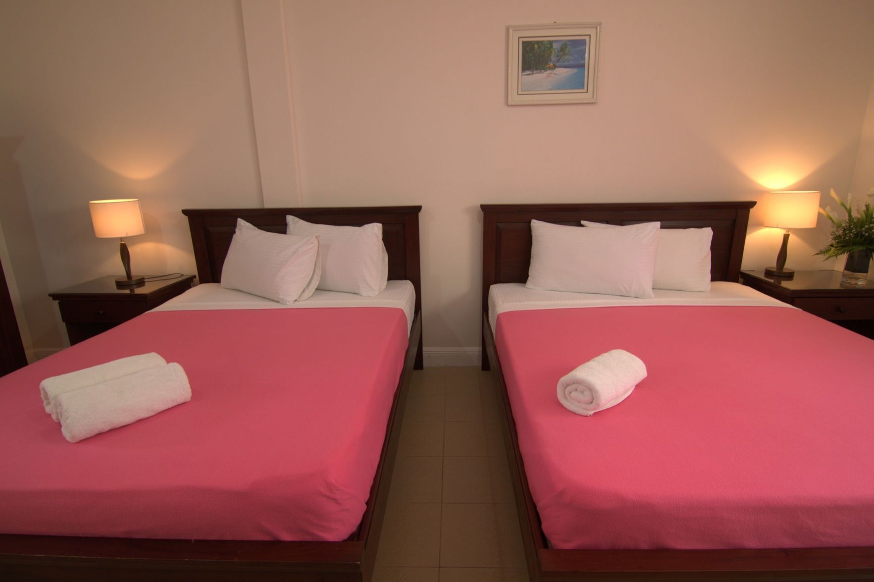 In-room safe, desk, bed sheets