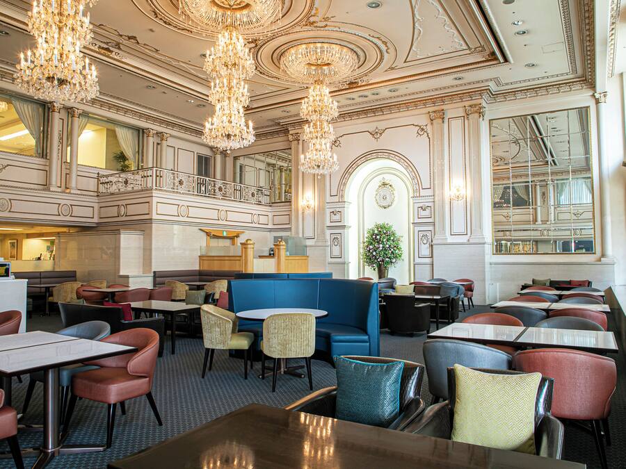 Lobby-lounge