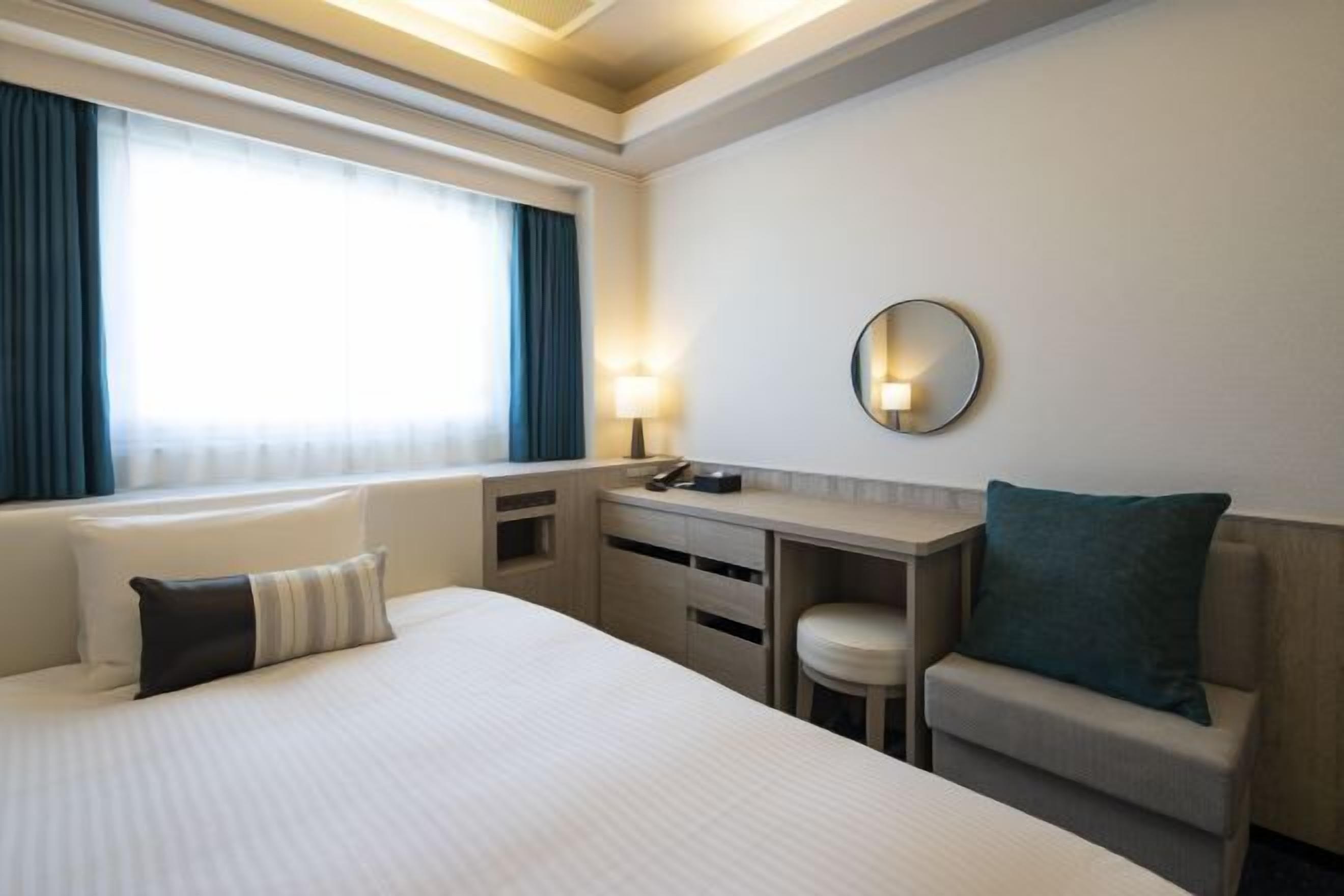 アイロン / アイロン台、WiFi (無料)、ベッドシーツ