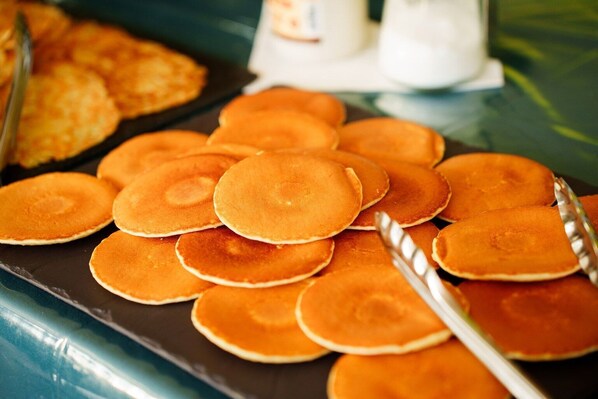Daily buffet breakfast for a fee - Hôtel Marso (Amneville)