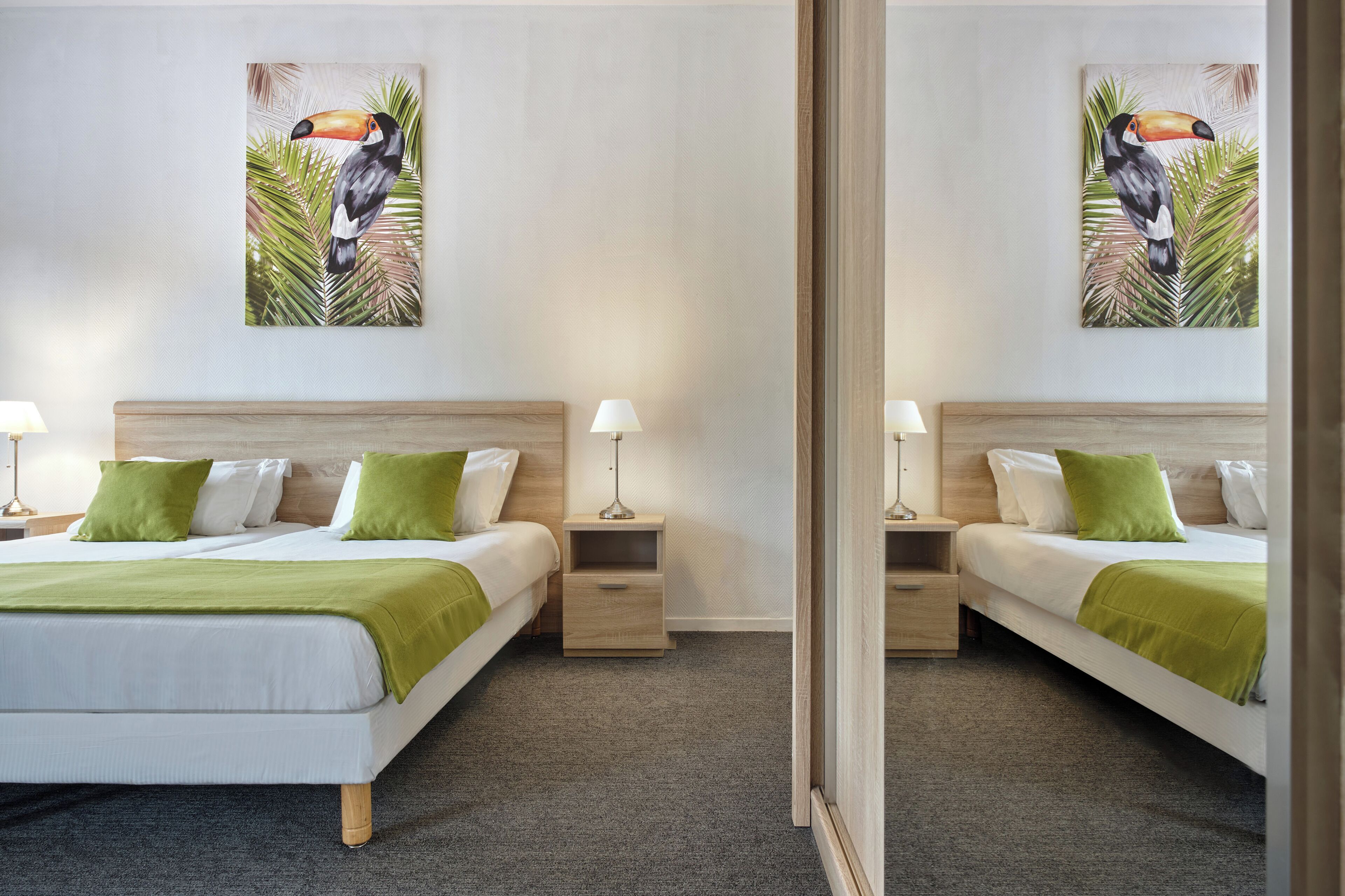 Suite | Premium-sengetøj, pengeskab på værelset, skrivebord