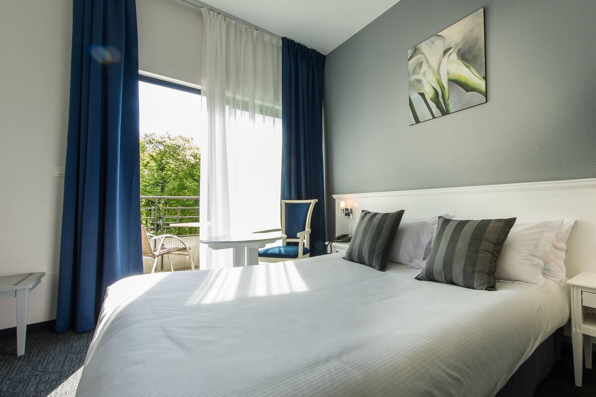 Superior Double Room | Premium bedding, in-room safe, desk, blackout drapes