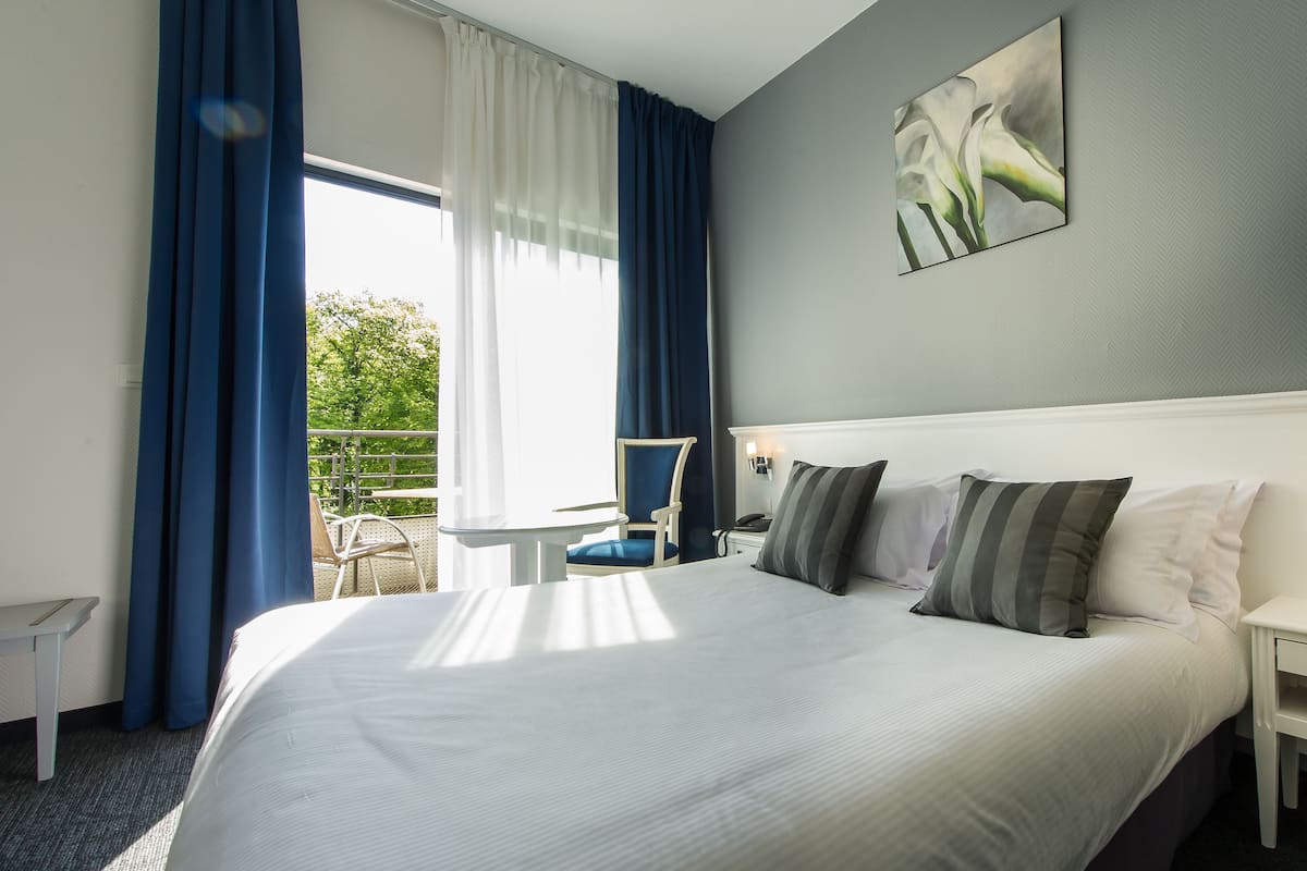 Superior Double Room | Premium bedding, in-room safe, desk, blackout drapes