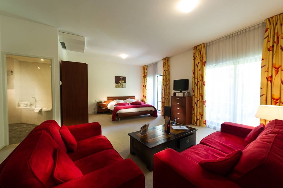 Suite | Living area | Flat-screen TV