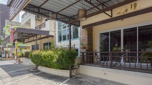 A building with a covered patio area, large windows, and a brick facade. - Le Viengping (Chiang Mai)