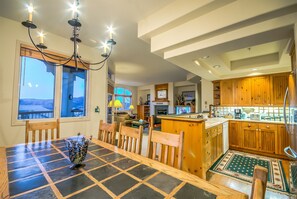 Condo, 3 Bedrooms