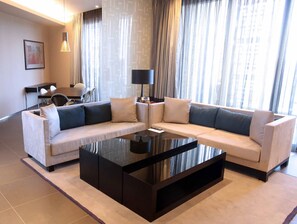 43-inch Smart TV with satellite channels, TV, heated floors - The Abdali Boulevard Hotel (Amman)