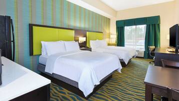 Schreibtisch, VerdunkelungsvorhĂ€nge, BĂŒgeleisen/BĂŒgelbrett