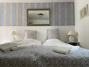 Double Room | Soundproofing, free WiFi, bed sheets - Hotel Villa Brinkly (Snekkersten)