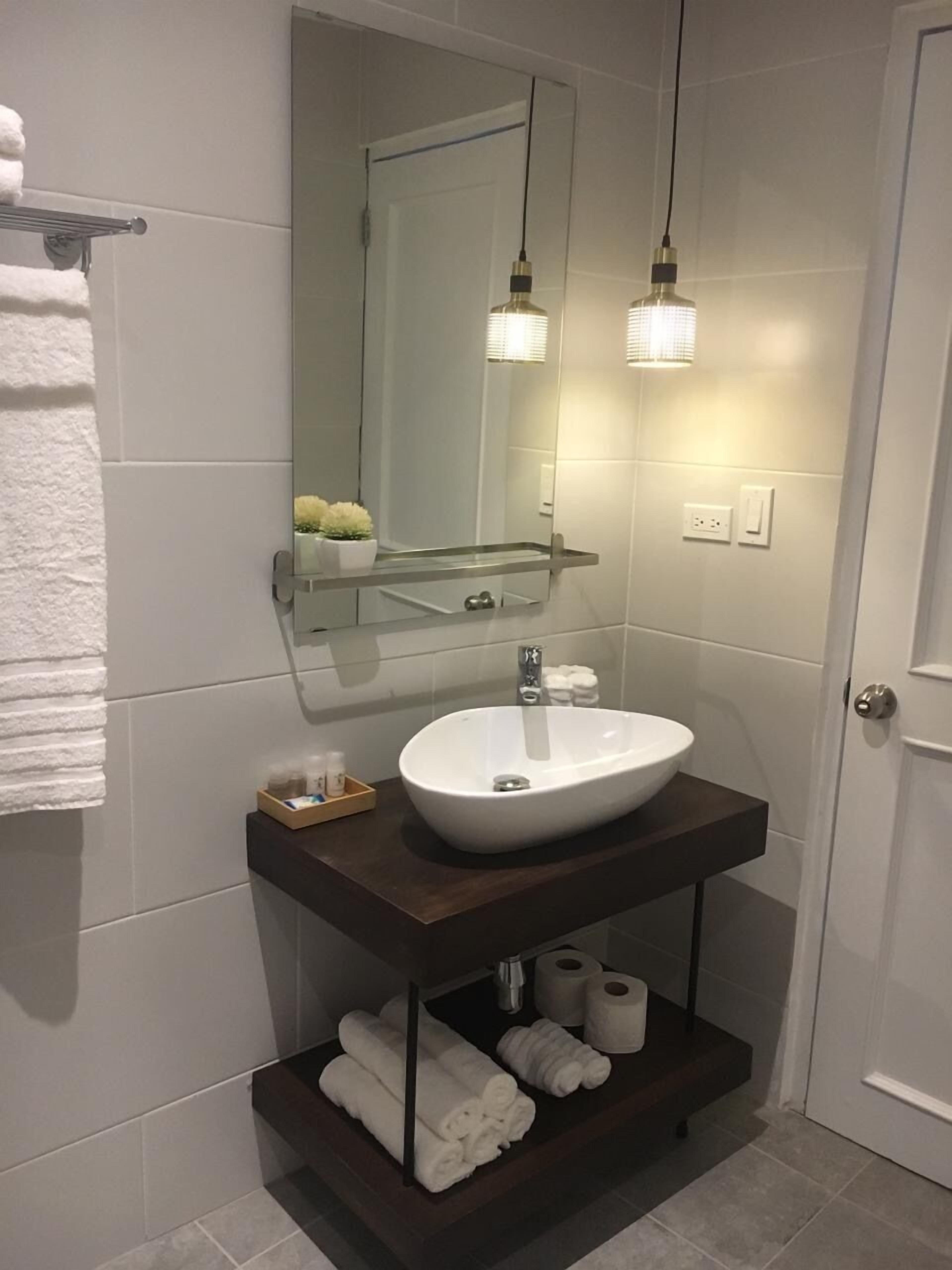 standard double room, city view | bathroom sink