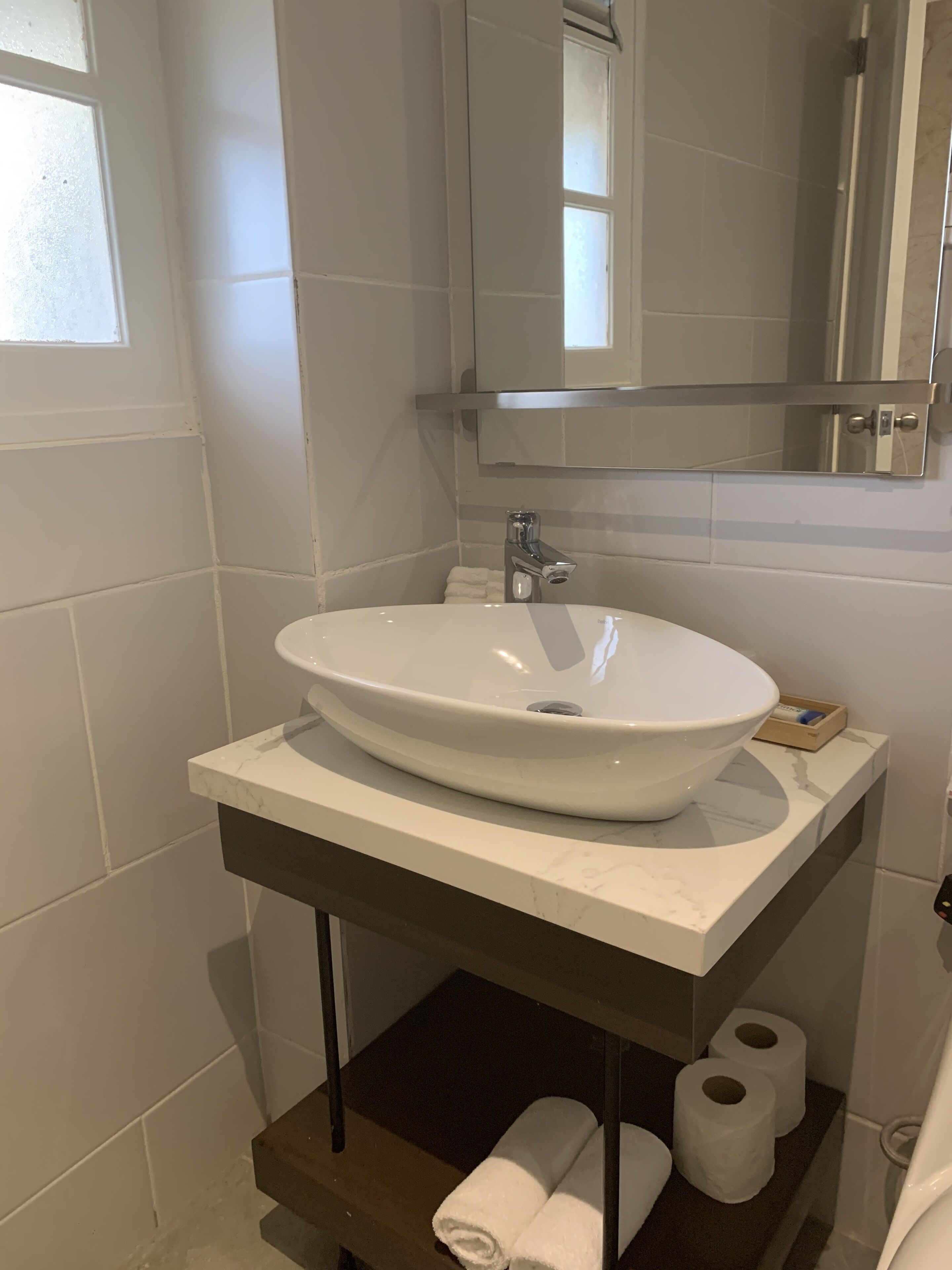 standard single room (no windows) | bathroom sink
