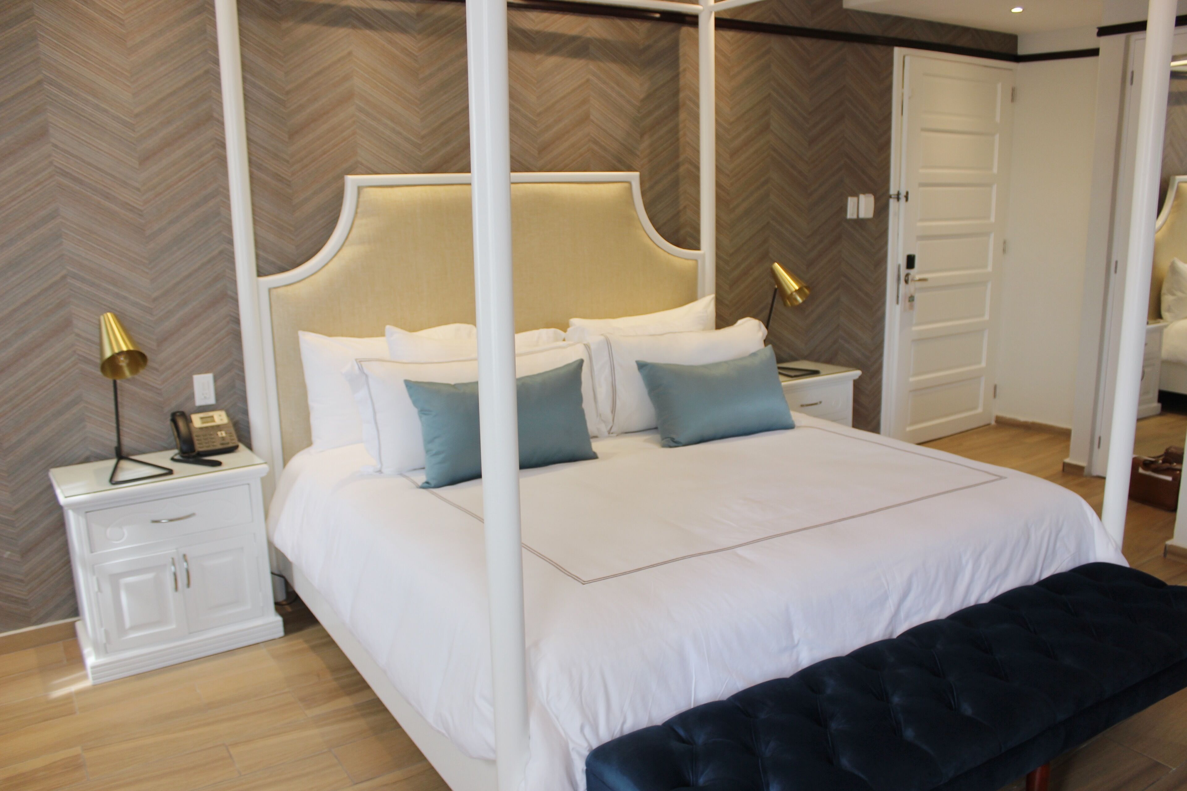 Minibar, in-room safe, free WiFi