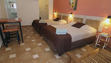 Habitación, 2 camas Queen size | Decoración personalizada y muebles diferentes