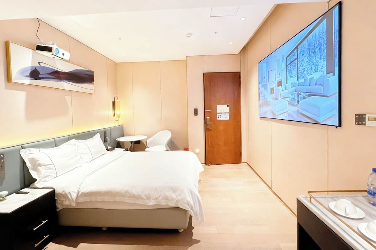 舒適客房, 1 張加大雙人床 | 防敏寢具、記憶棉床墊、書桌、免費 Wi-Fi