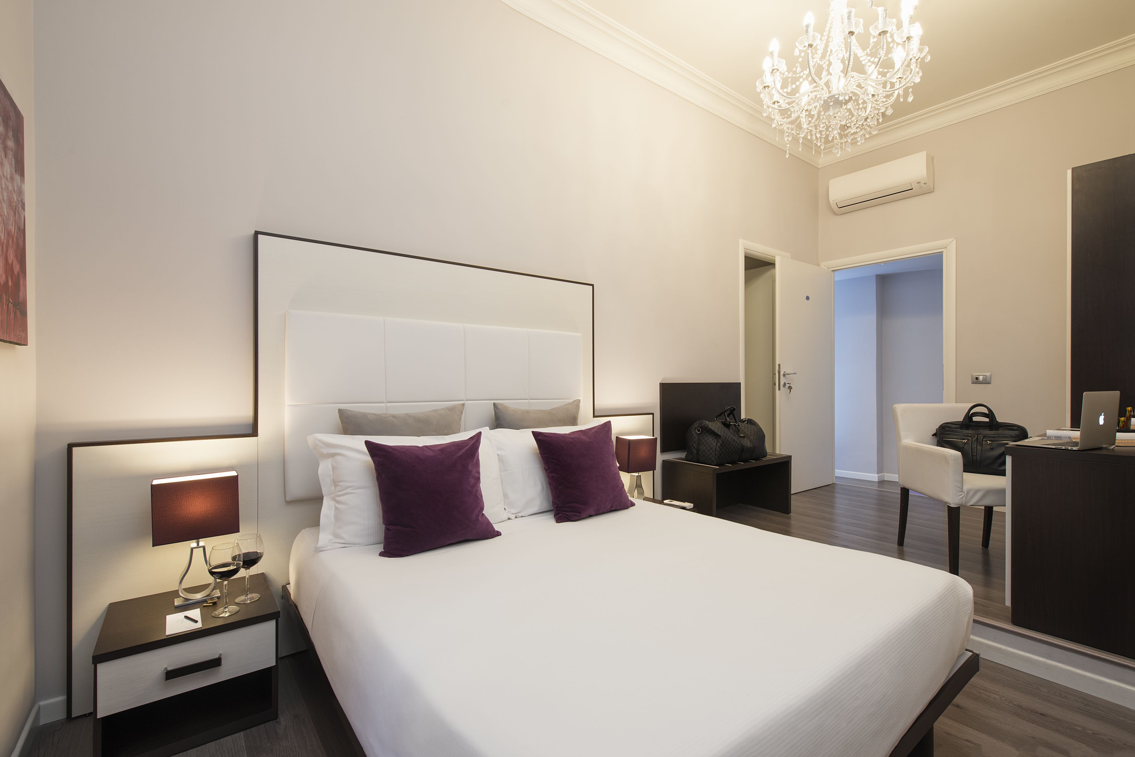 Superior Double Room | Minibar, in-room safe, desk, laptop workspace