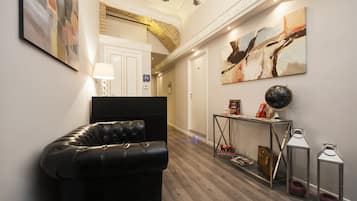 Kios check-in/check-out