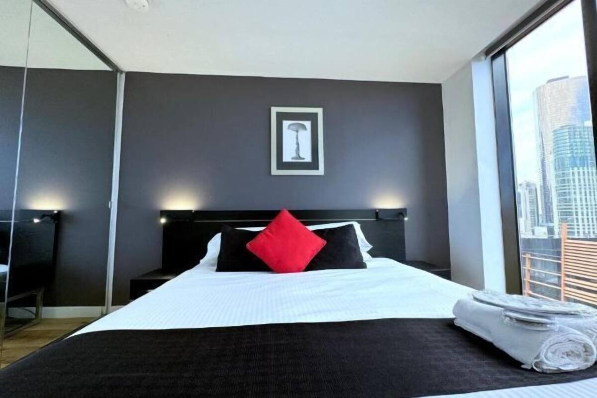 1 bedroom, desk, laptop workspace, blackout drapes