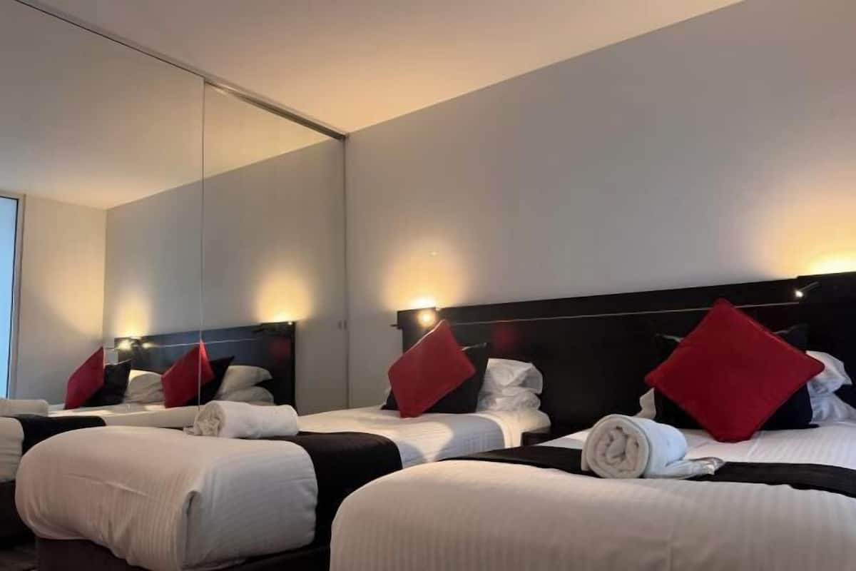 1 Schlafzimmer, Schreibtisch, laptopgeeigneter Arbeitsplatz