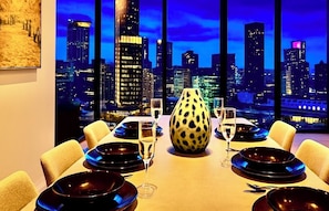 Signature Three Bedroom Penthouse | Living area | 32-inch flat-screen TV with digital channels, TV