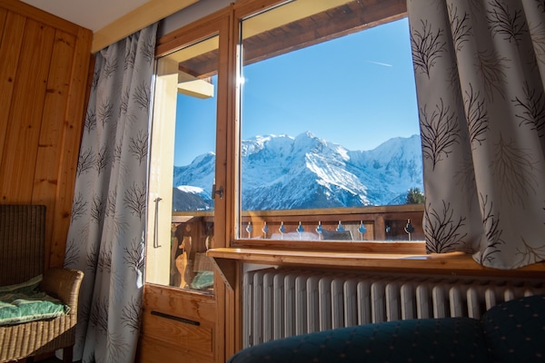 Deluxe Room | In-room safe, cribs/infant beds, rollaway beds, free WiFi