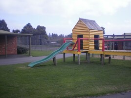 Zona de juegos infantil al aire libre