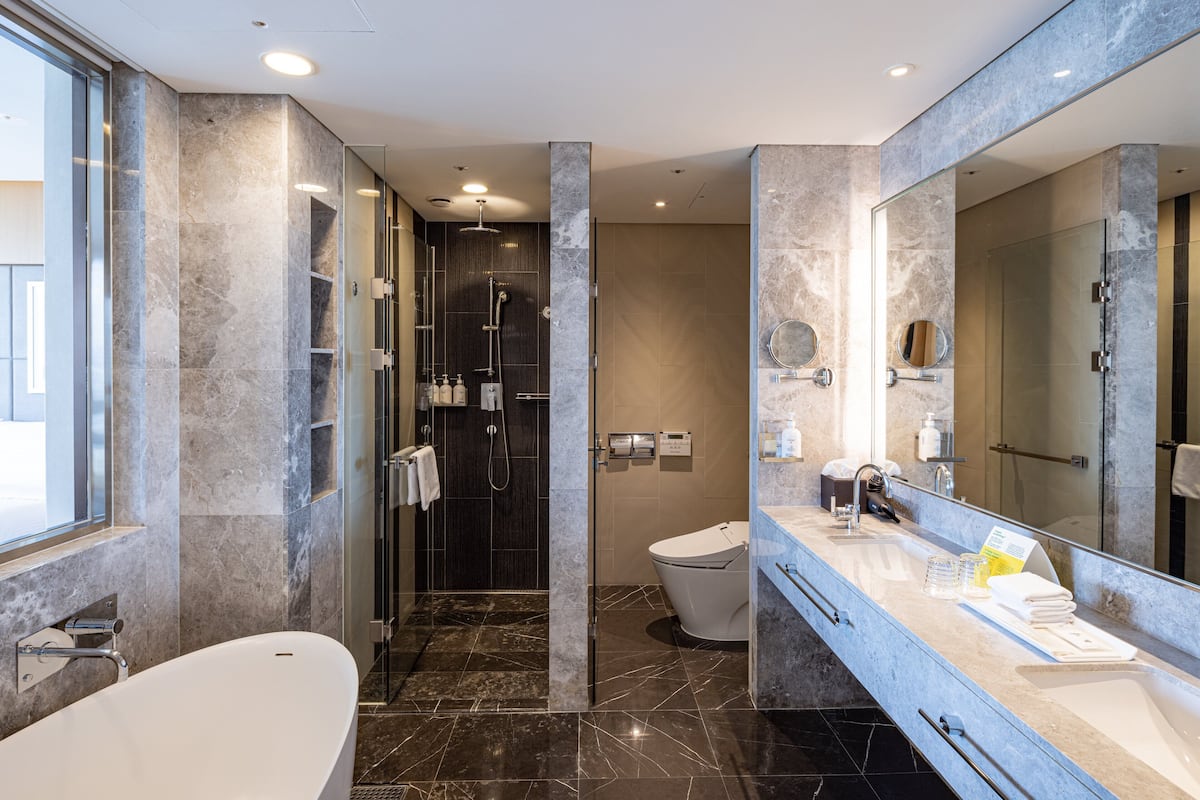 Premium Room, 2 Single Beds (High Floor) | Bathroom