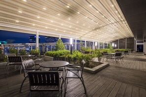 Bar (on property) - Holiday Inn Incheon Songdo by IHG (Incheon)