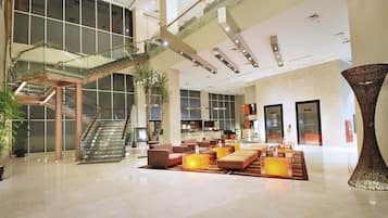 Coin salon dans le hall