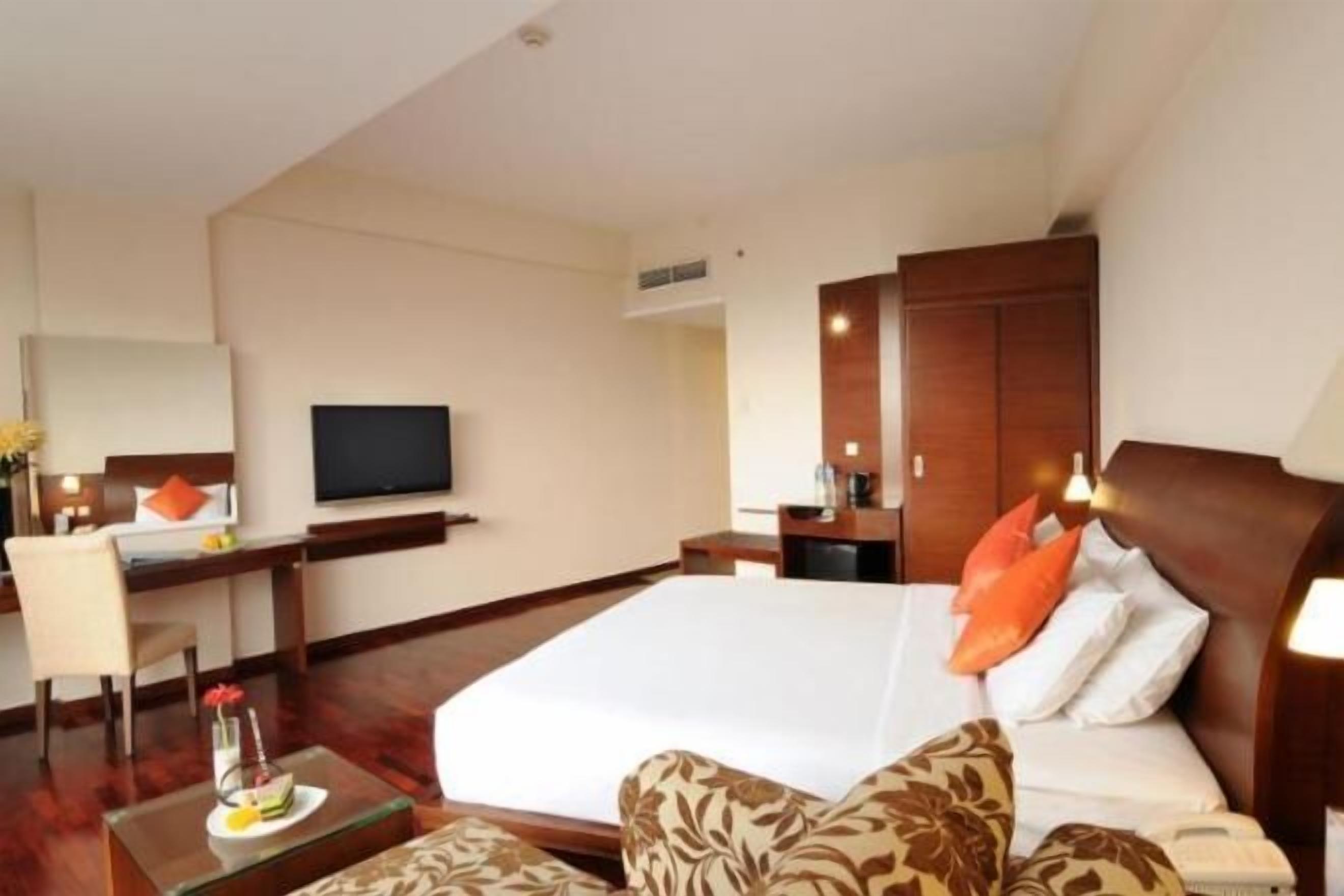 Luxe beddengoed, een minibar, een kluis op de kamer, een bureau