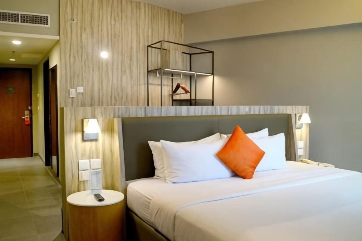 Premium bedding, minibar, in-room safe, desk