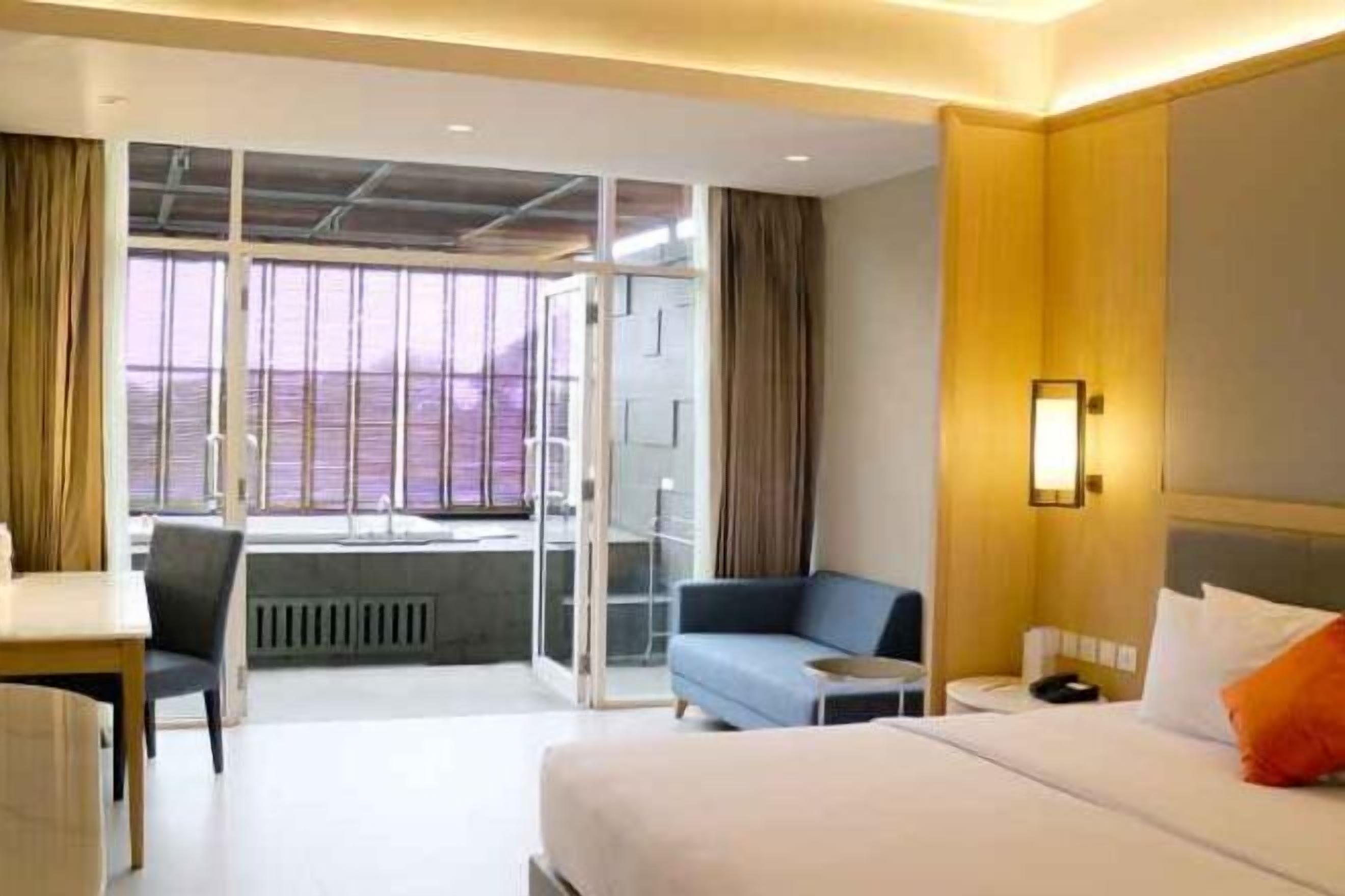 Premium bedding, minibar, in-room safe, desk