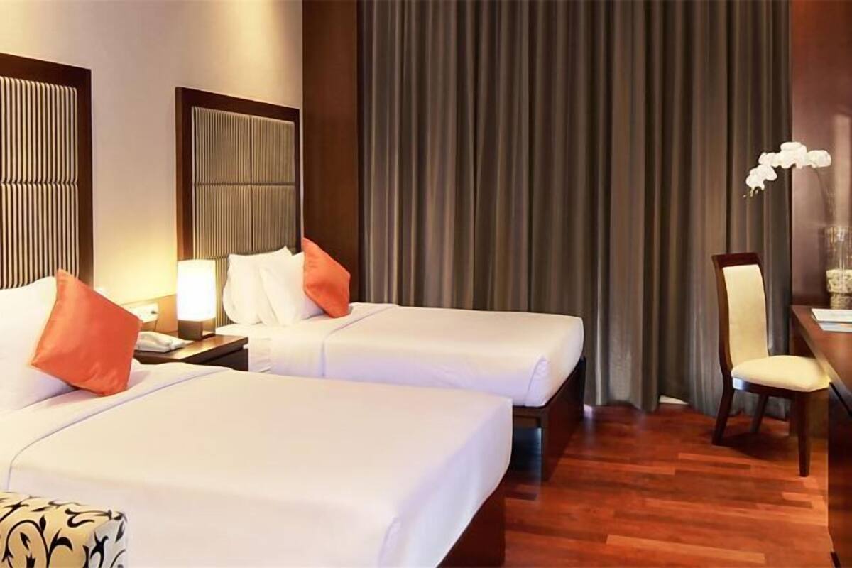 Premium bedding, minibar, in-room safe, desk