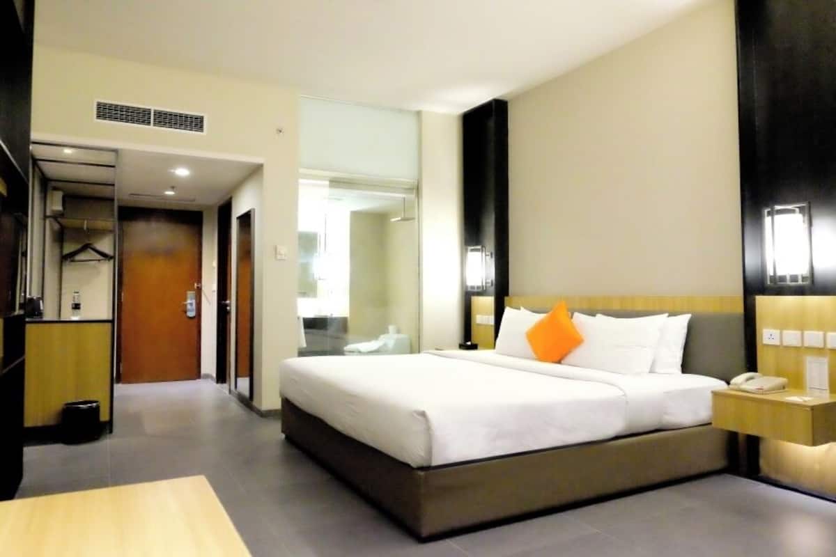 1 Schlafzimmer, hochwertige Bettwaren, Minibar, Zimmersafe