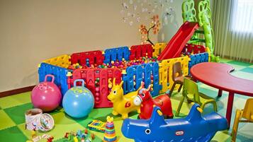 Tempat bermain anak – indoor