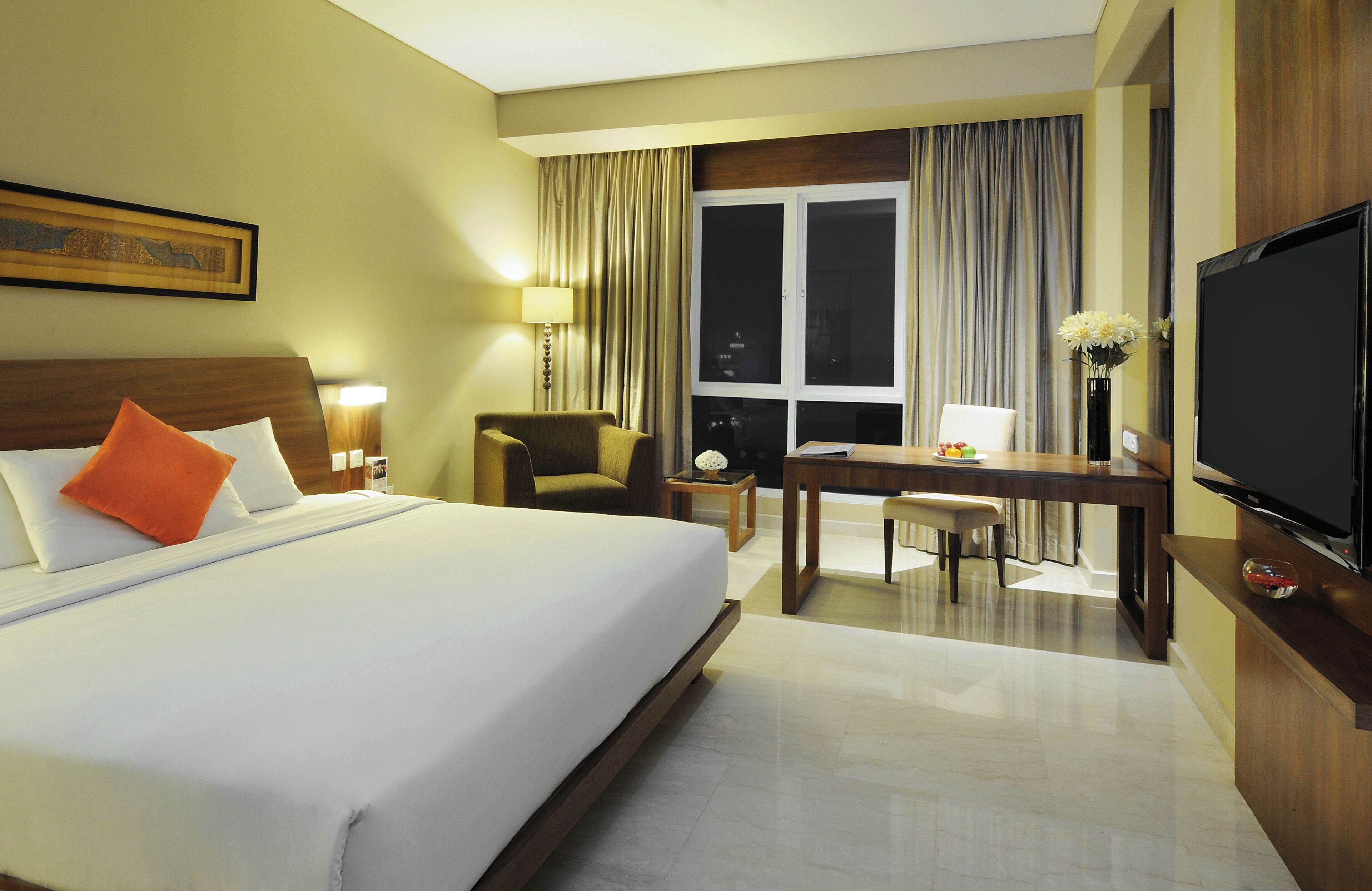 Premium bedding, minibar, in-room safe, desk