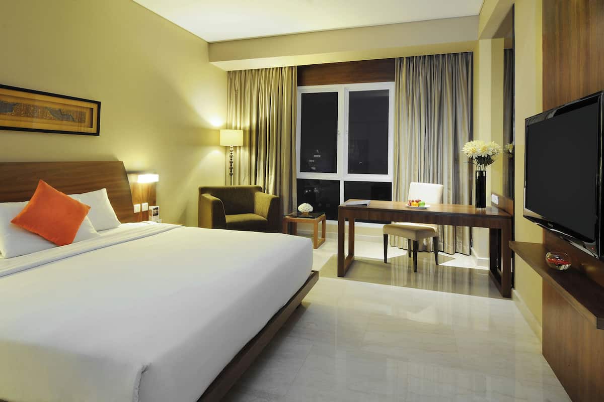 Premium bedding, minibar, in-room safe, desk