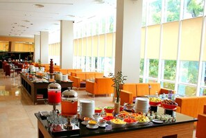 Breakfast area - The Luxton Bandung (Bandung)