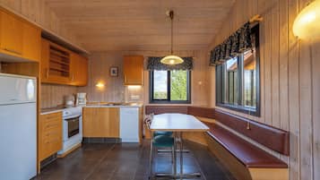 Cottage Tradizionale, 2 camere da letto, idromassaggio | Cucina privata | Frigorifero con congelatore, microonde, forno, piano cottura