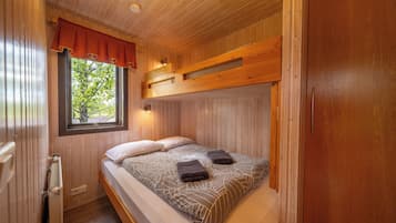 Cottage, 1 Bedroom | Blackout drapes, free WiFi, bed sheets
