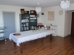 Dining - Møn Hostel & Vandrehjem (Borre)