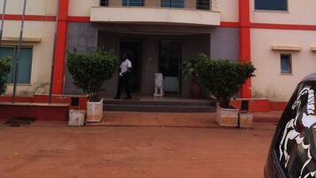 Entrada al alojamiento